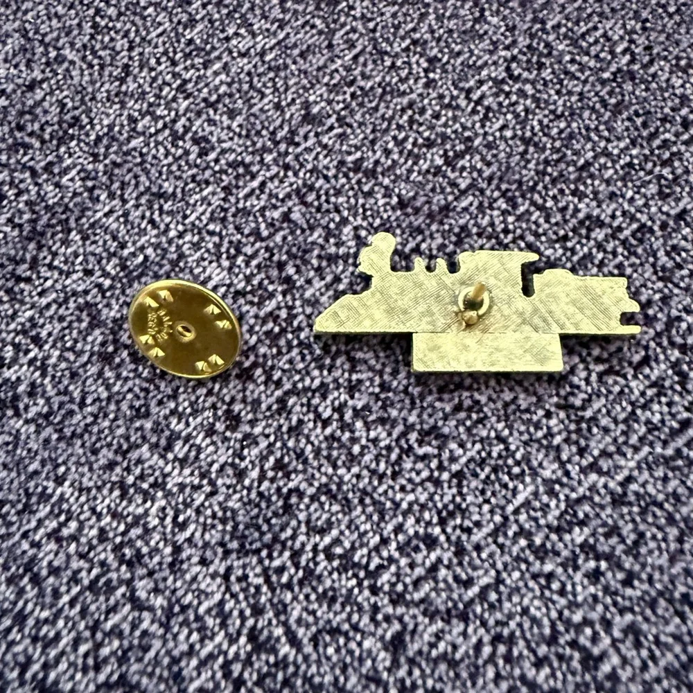 Gold Train Pin Badge - Picture 2 of 2